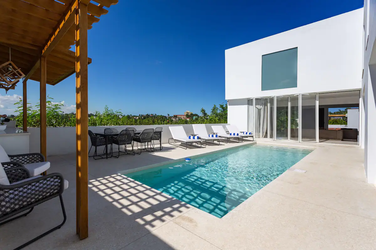 Contemporary private villa with a pool in Havana