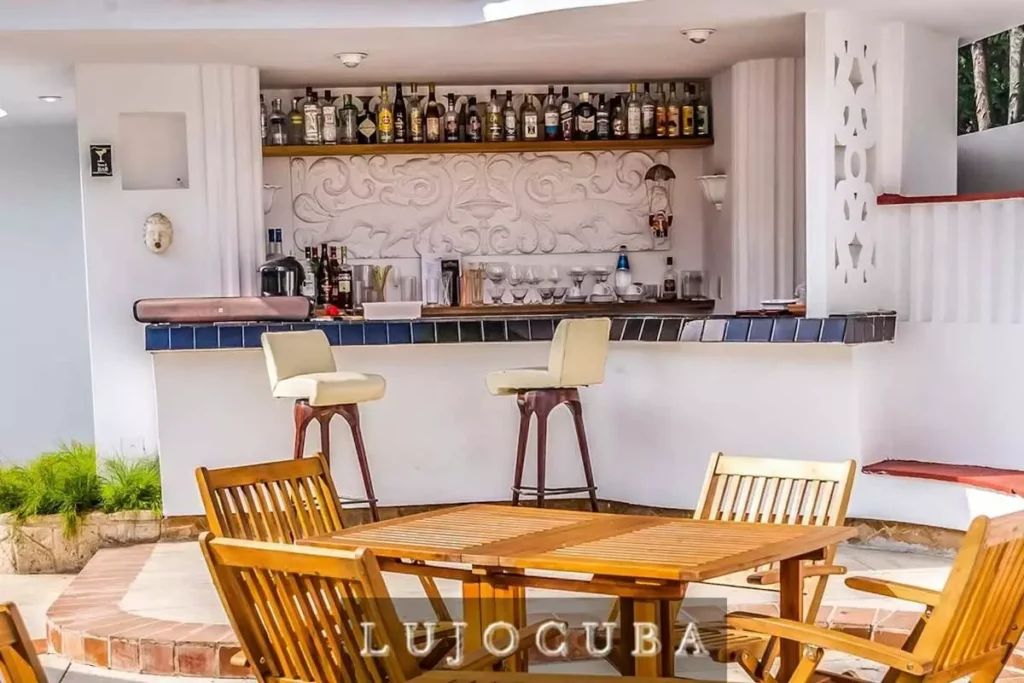 Poolside bar at Mansion El Duque in Havana