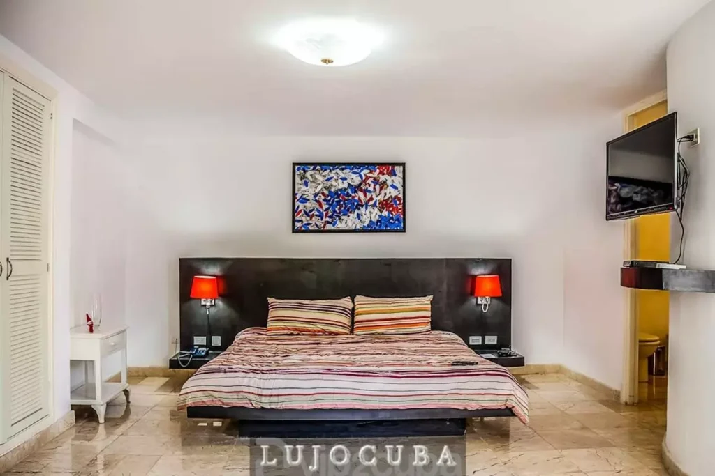 Bright king bedroom in Mansion El Duque