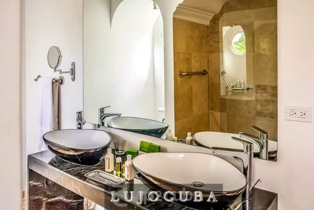 Double-vanity bathroom inside Mansion El Duque