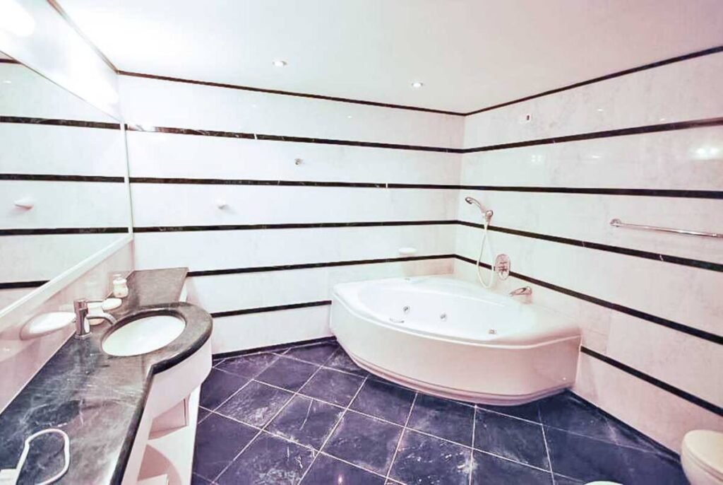 Private bathroom with round bathtub at Penthouse Atlantic City