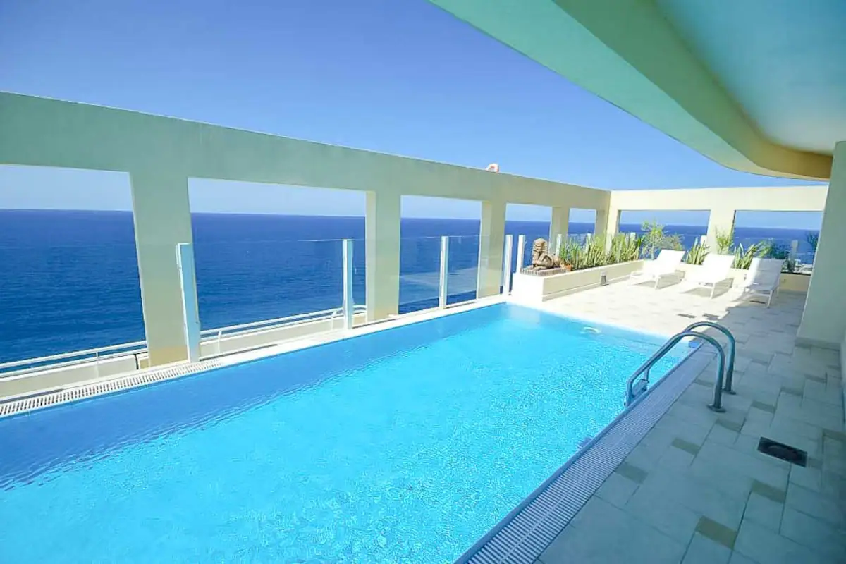 Penthouse Atlantic Sea private pool overlooking the Havana Malecón