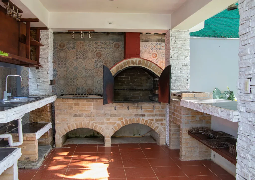 Outdoor kitchen with oven and grill at Villa Aurora