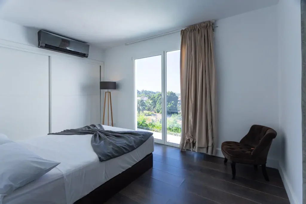 Bright queen bedroom with green outlook at Villa Bella