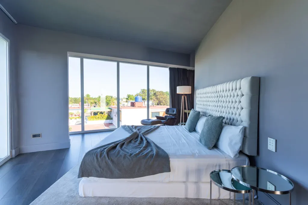 King bedroom opening towards the Villa Bella terrace
