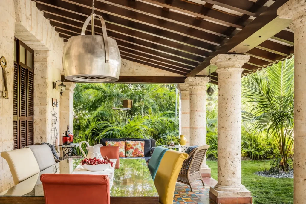 Covered outdoor dining terrace at Villa Castle