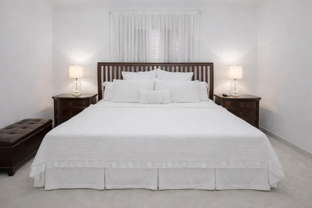 Large bedroom with white bedding at Villa Castle