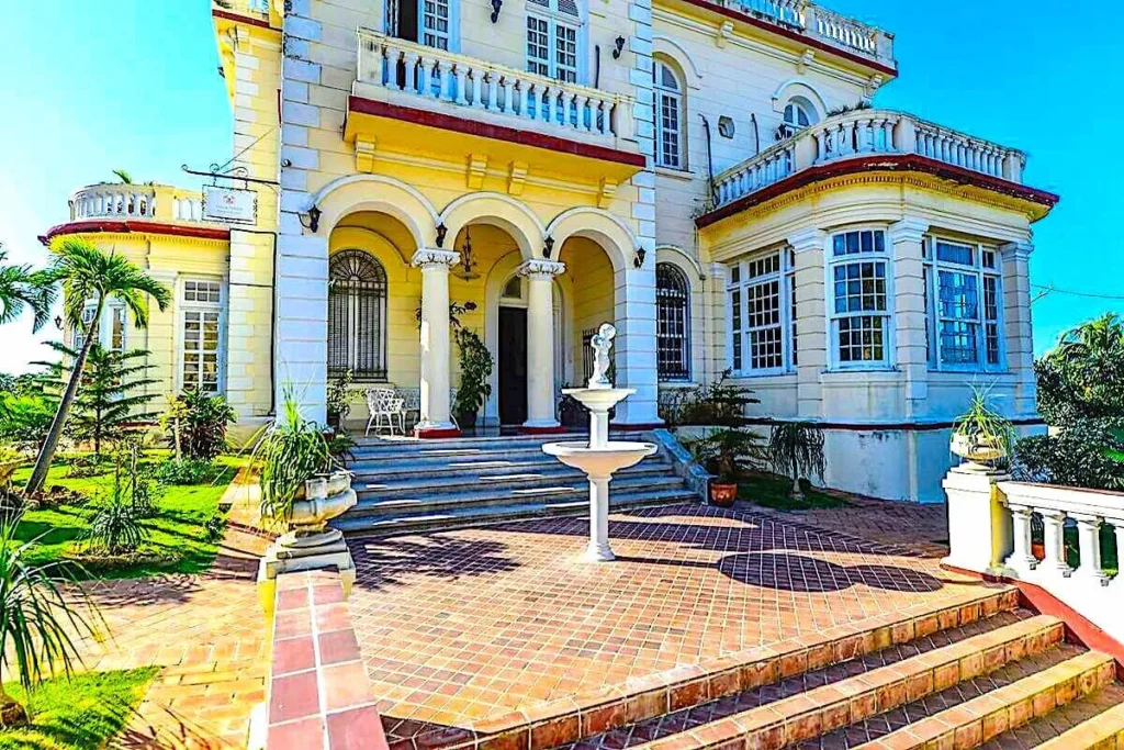 Arched entrance and paved courtyard at Villa Condesa