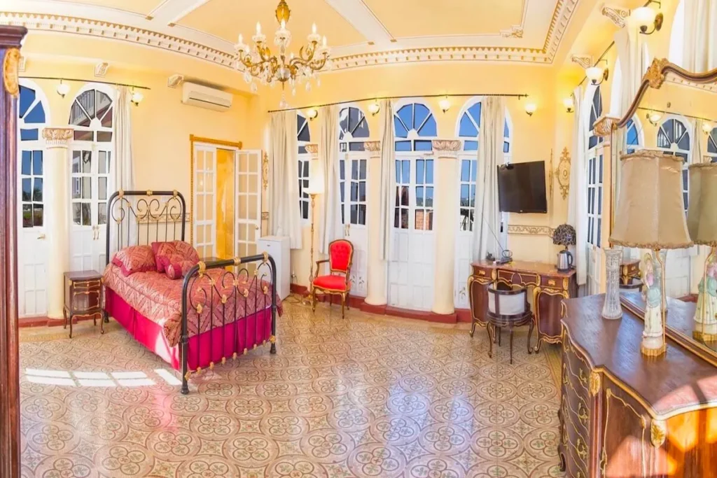 Spacious double bedroom with decorative ceiling at Villa Condesa
