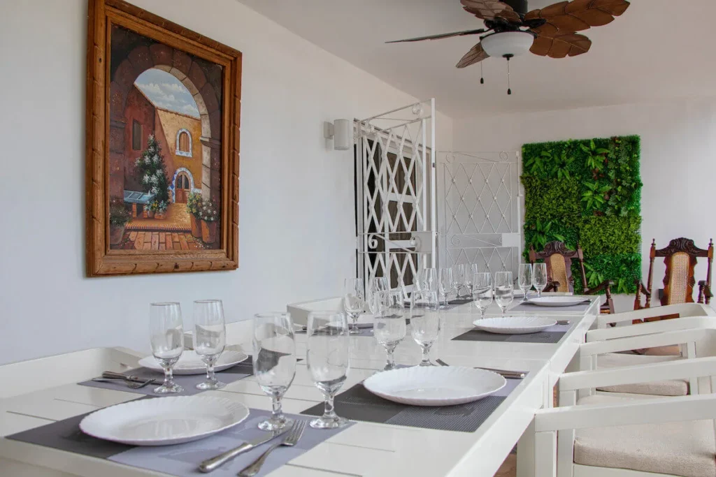 Long outdoor dining table at Villa Don