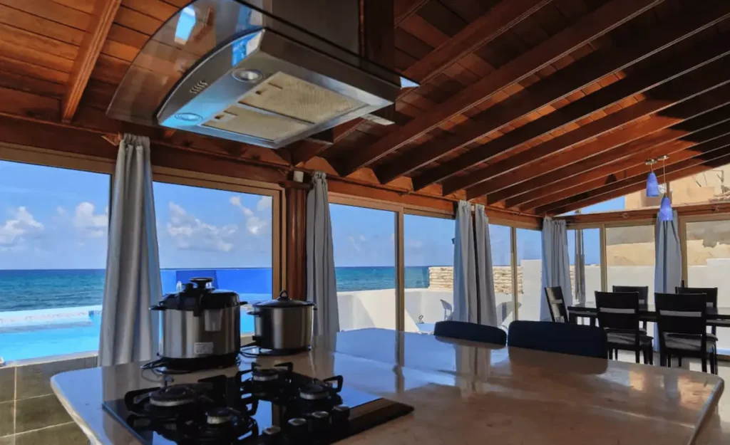 Dining area opening towards the Villa Isis sea terrace