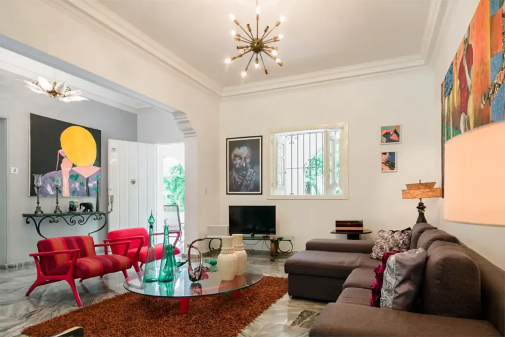 Open lounge with colourful paintings at Villa Las Cañas