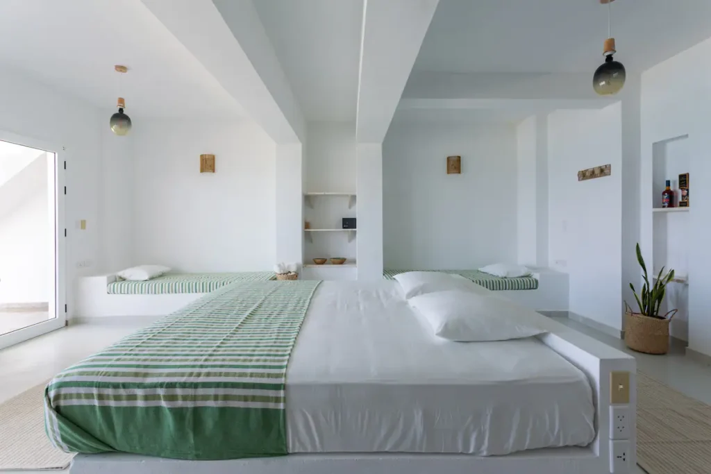 Open-plan king bedroom at Villa Luca in Havana