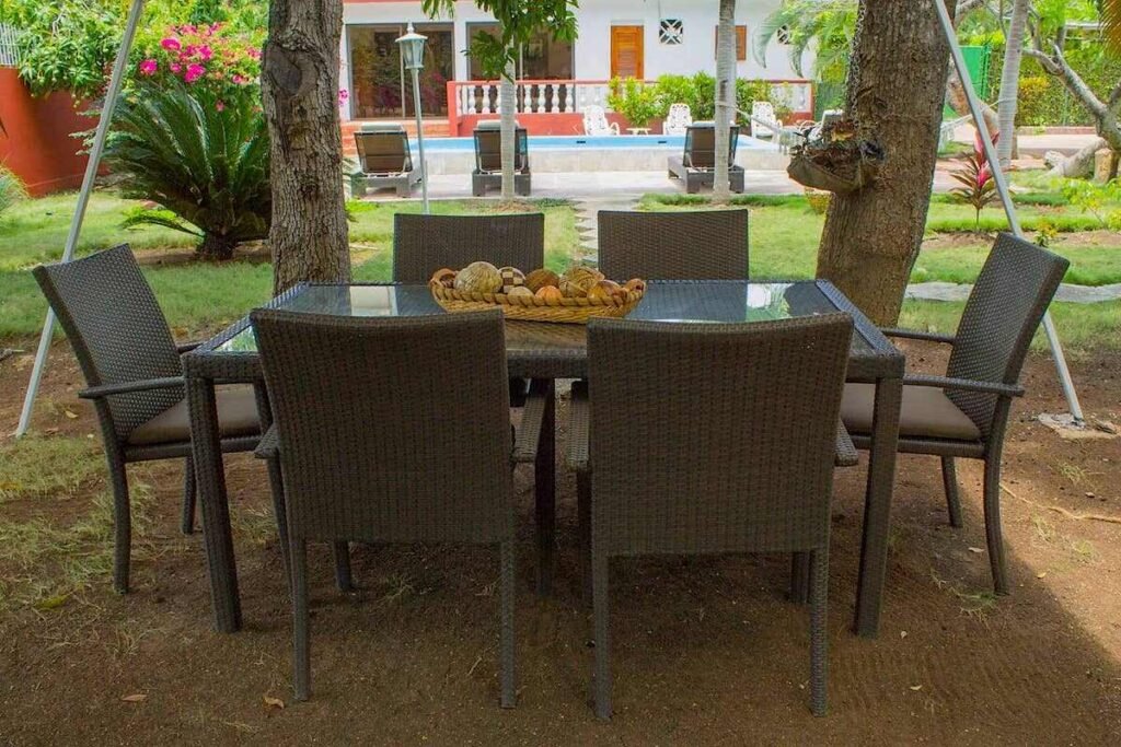 Outdoor dining table in Villa Maison garden