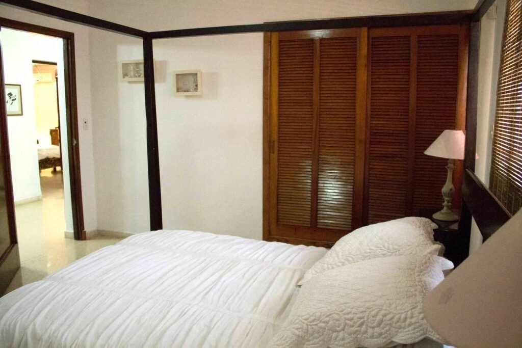 Bedroom with built-in wardrobe at Villa Maison