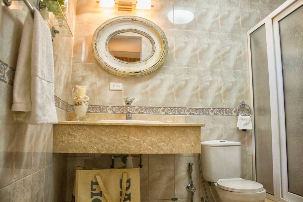 Bathroom with shower at Villa Maison