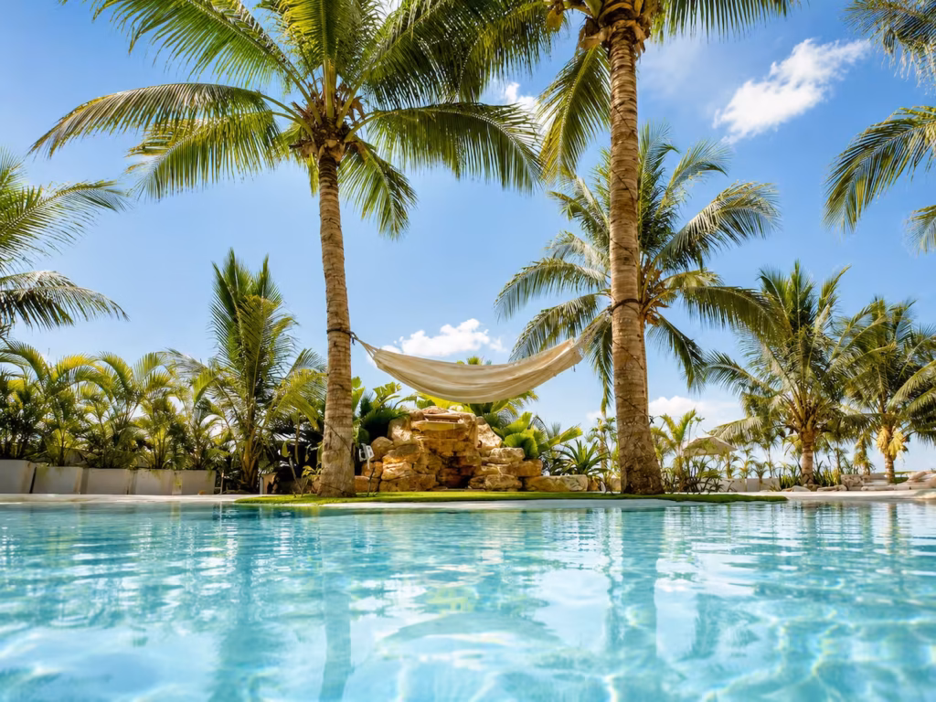 Curved private swimming pool at Villa Palm Cay