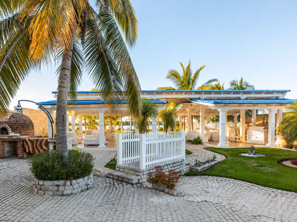 Outdoor sitting area at Villa Palm Cay