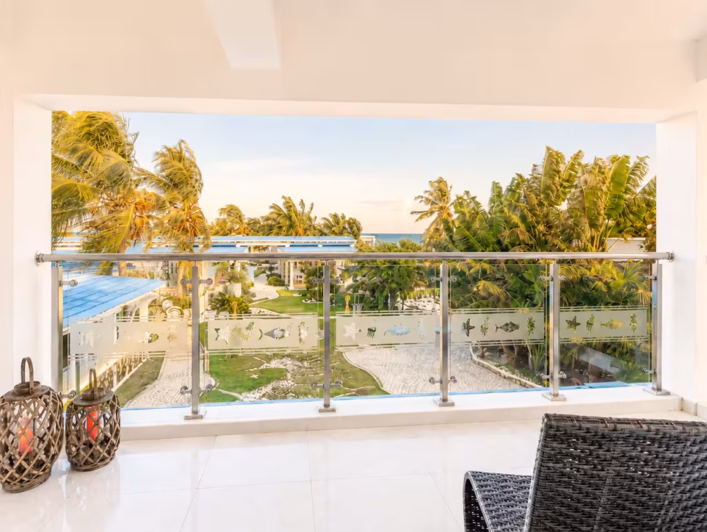 Bedroom opening towards the exterior at Villa Palm Cay