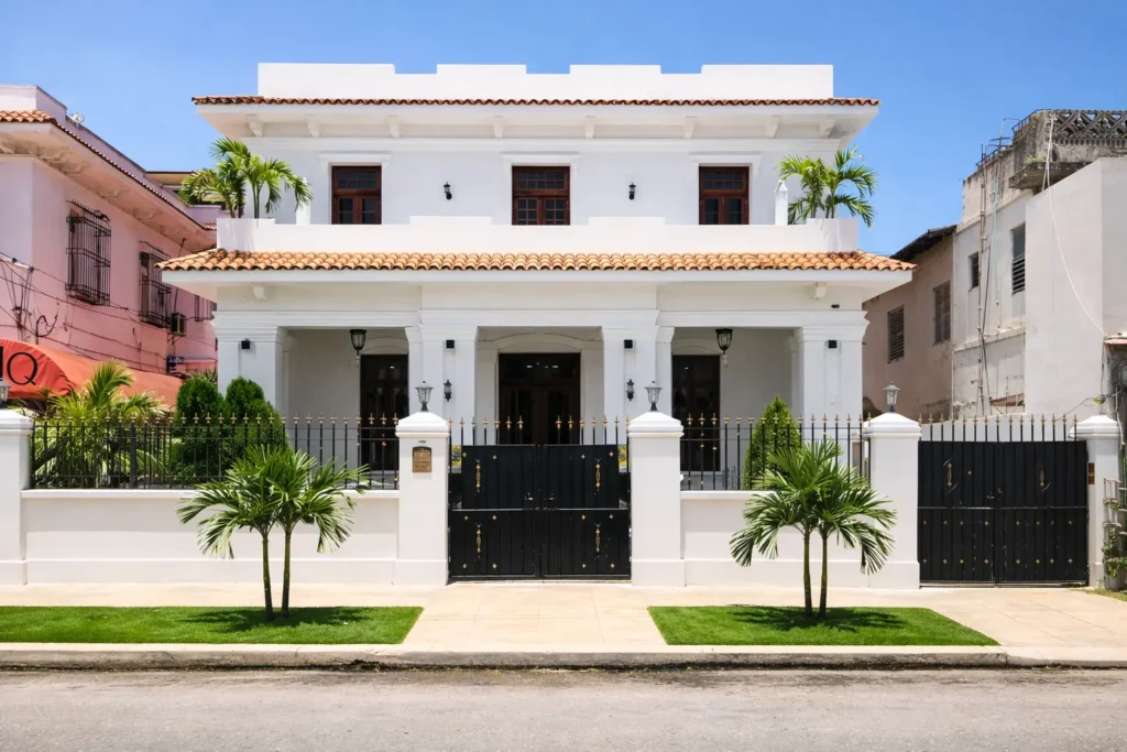 White street façade and entrance of Villa Pat in Miramar