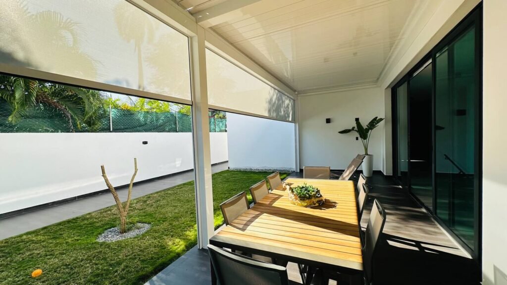 Covered garden dining terrace at Villa Venezia