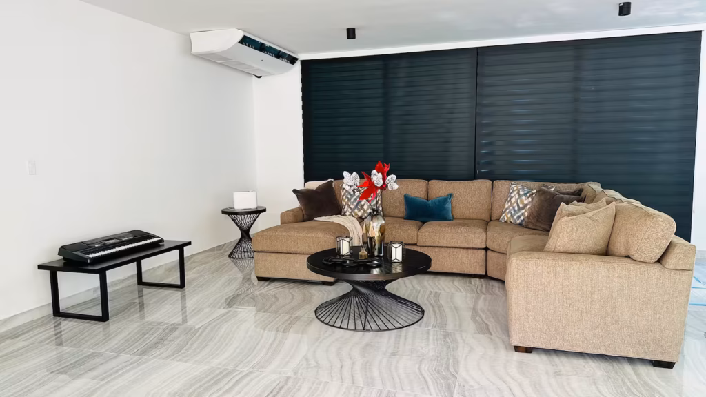 Bright informal lounge with keyboard at Villa Venezia